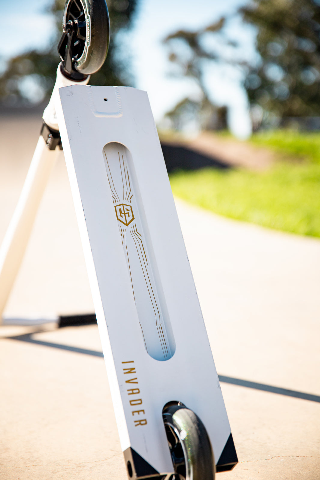 Grit INVADER Scooter White