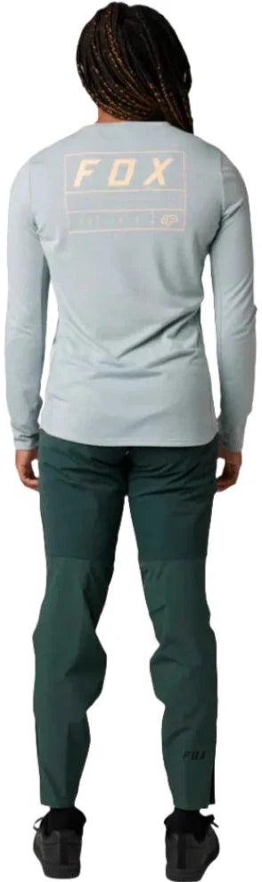Fox WOMENS RANGER DR LS JERSEY - Gunmetal Back Facing Model
