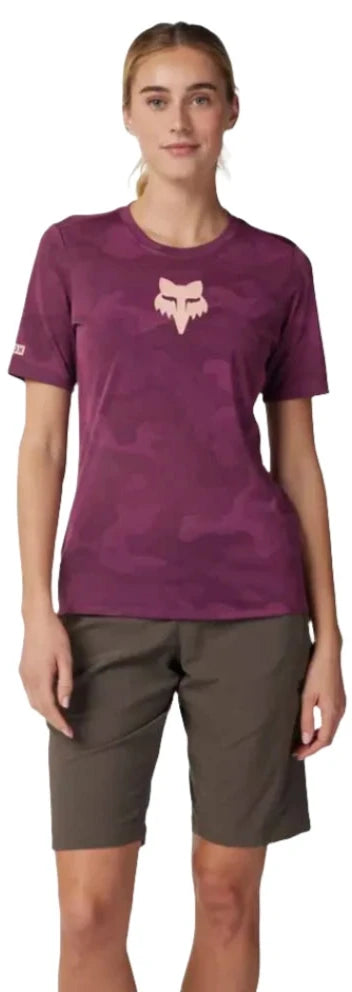 Fox WOMENS RANGER TRU DRI SS JERSEY - Sangria FRONT FACING MODEL