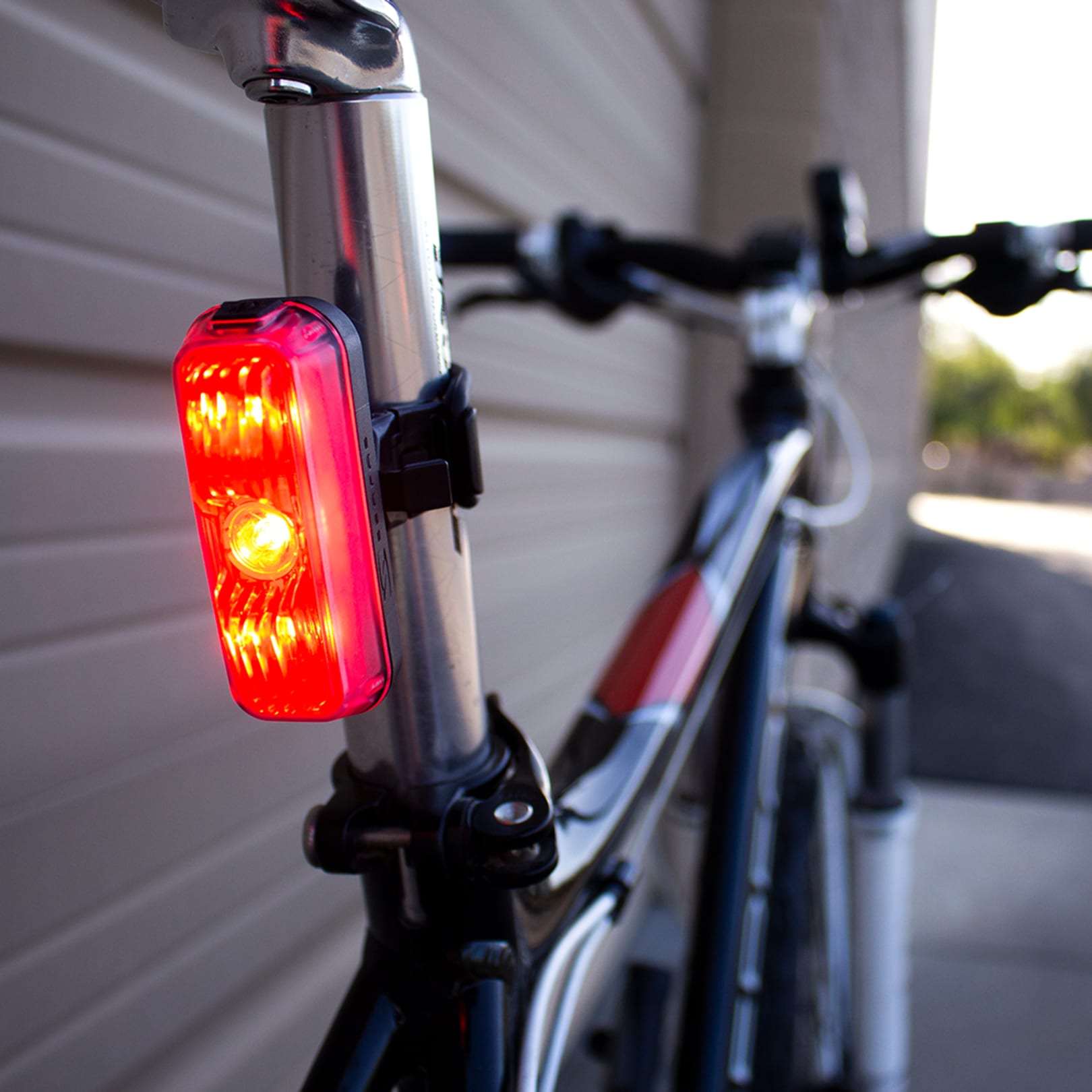 Best road best sale bike rear light