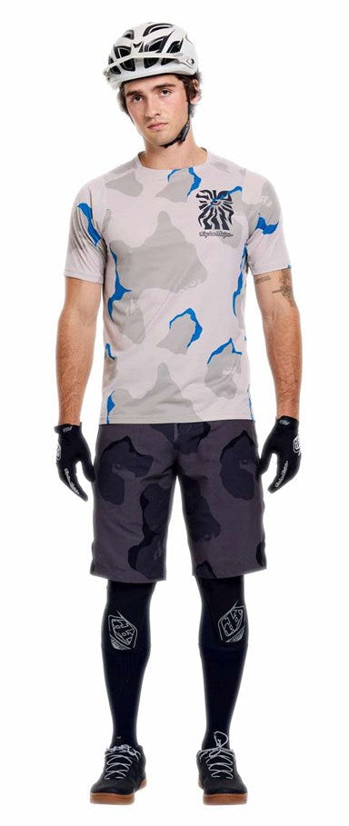 Troy Lee Designs Skyline Pro Short Shell Flow Camo Carbon FRONT FACING MODEL