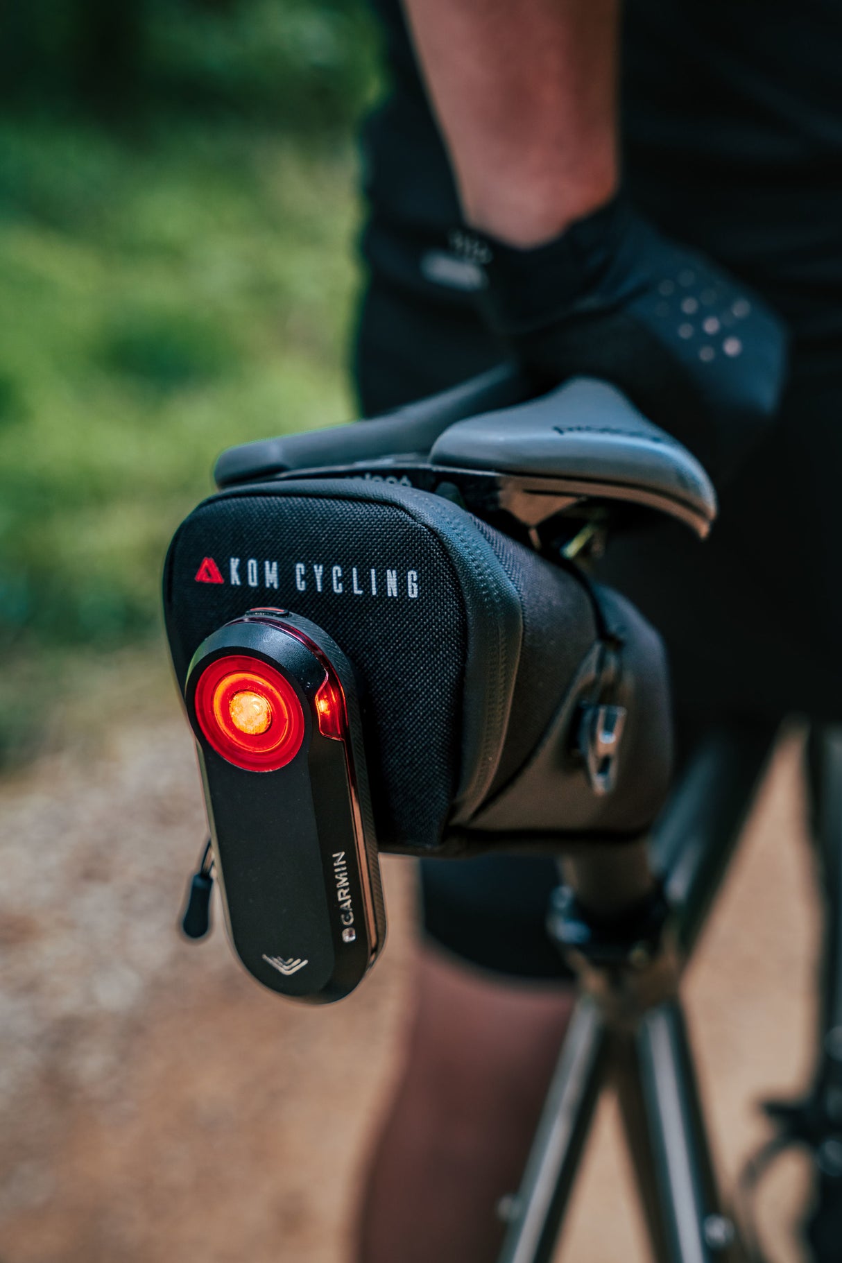 KOM Saddle Bag with ATOP Dial and Disc for Varia (Small)