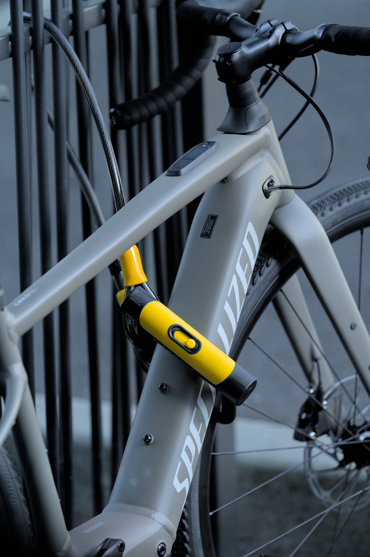 Auvray U-ROC Bike Lock 180 X 245 With Cable