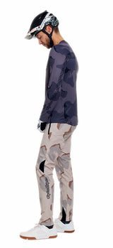 Troy Lee Designs Skyline Pro Long Sleeve Jersey Flow Camo Carbon SIDE-FRONT FACING MODEL