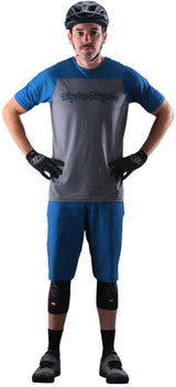 TLD SKYLINE SS JERSEY SIGNATURE - SLATE BLUE FRONT FACING MODEL
