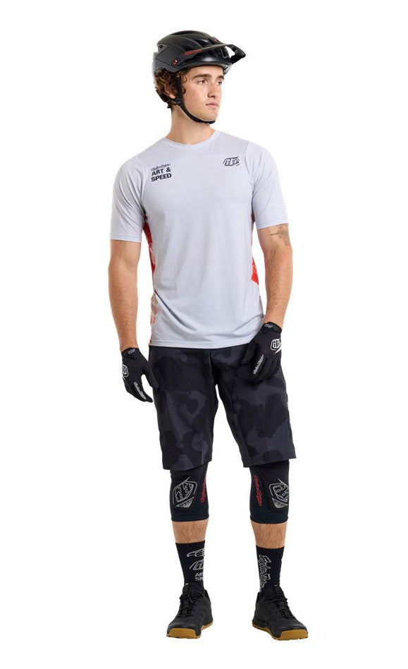 Troy Lee Designs Skyline SS Jersey 25.2 Elemental Limestone FRONT FACING MODEL
