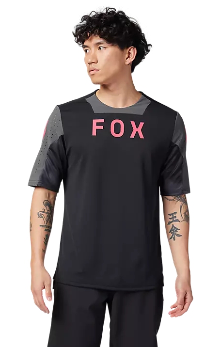 Fox DEFEND Short Sleeve JERSEY TAUNT Black FRONT FACING MODEL