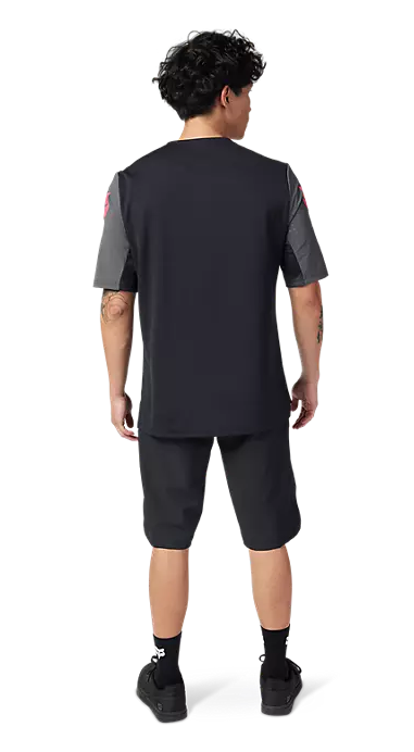 Fox DEFEND Short Sleeve JERSEY TAUNT Black BACK FACING MODEL