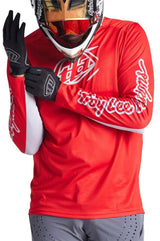 TROY LEE DESIGNS 24.1 SPRINT JERSEY ICON FIRE - RED FRONT FAING MODEL
