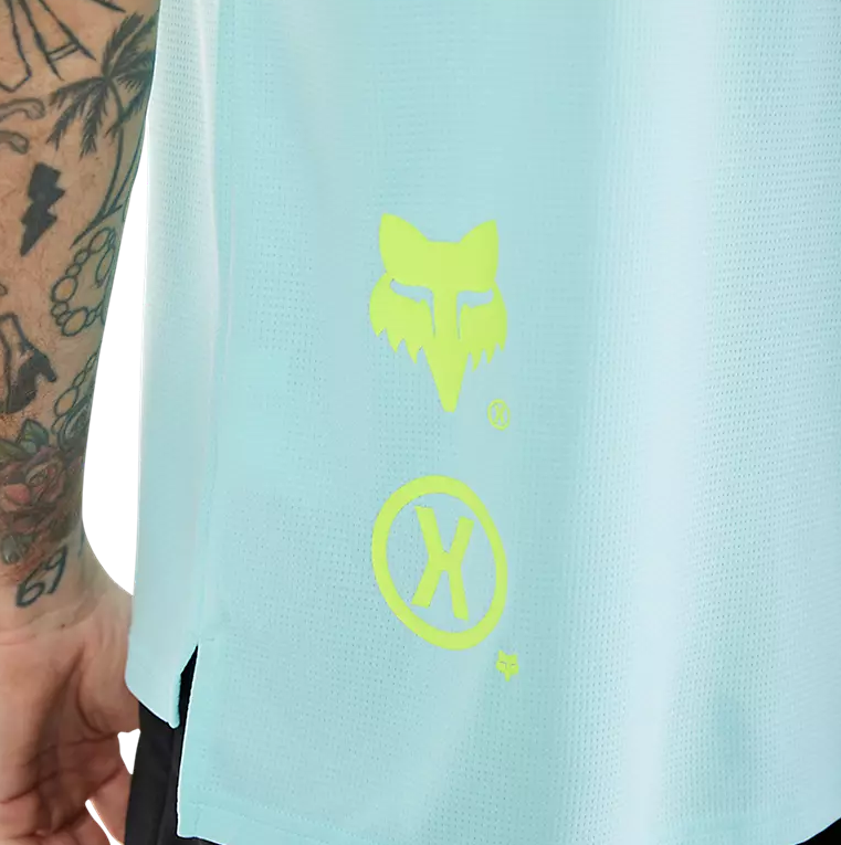 Fox Defend Short Sleeve Jersey Elevated Light Blue DETAILS