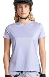TROY LEE DESIGNS 24.1 Womens LILIUM SS JERSEY - LILAC FRONT FACING MODEL