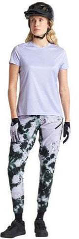 TROY LEE DESIGNS 24.1 Womens LILIUM SS JERSEY - LILAC FRONT FACING MODEL