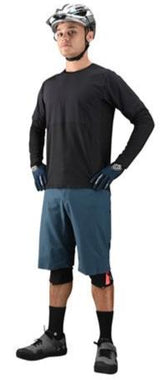 TROY LEE DESIGNS DRIFT LS JERSEY - CARBON FRONT FACING MODEL