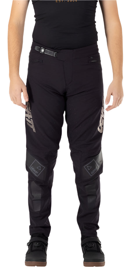 Leatt MTB Gravity 4.0 Stealth Pants FRONT FACING MODEL