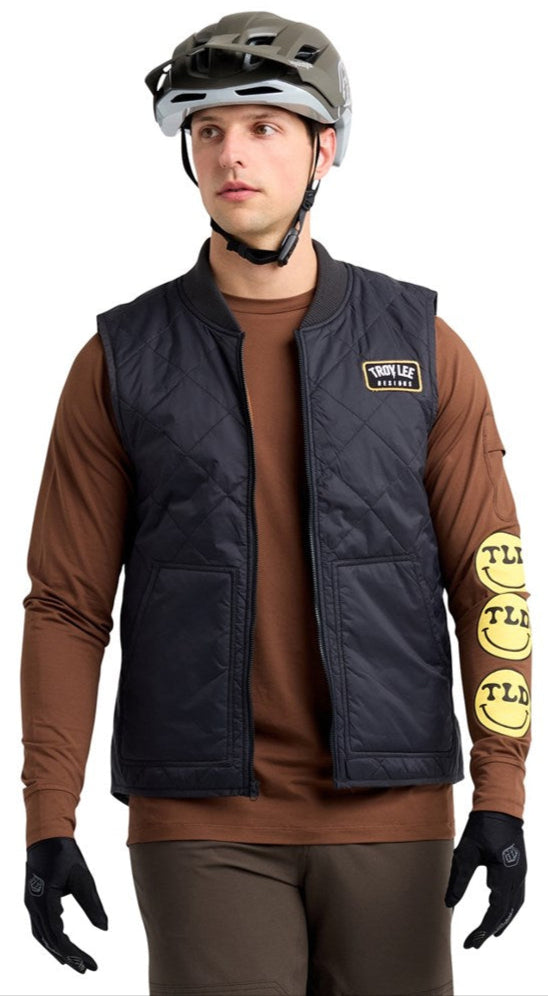 Troy Lee Designs RUCKUS RIDE VEST MONO CARBON FRONT FACING MODEL