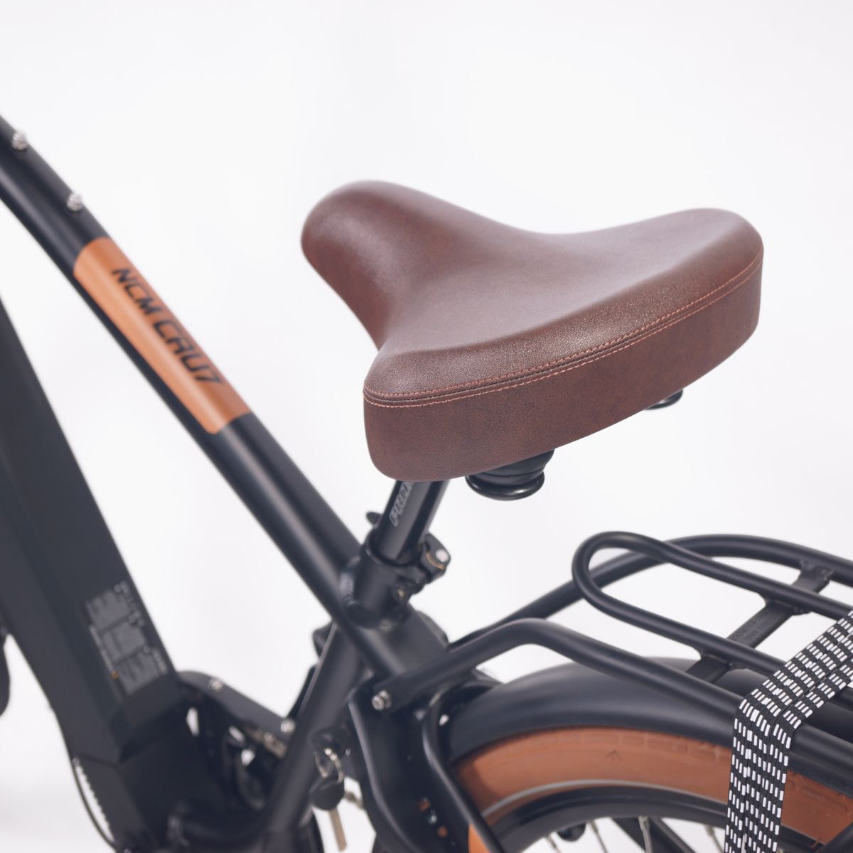 NCM Cru7s Step Thru Cruiser Electric Bike 250W, 48V 19Ah 912Wh Battery