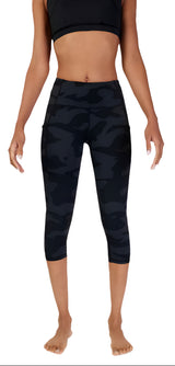 Fox WOMENS MOTIVE 3/4 CAMO LEGGING Black Camo FRONT FACING MODEL