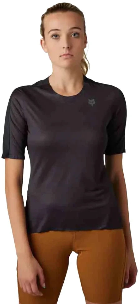 Fox WOMENS FLEXAIR ASCENT SS JERSEY - Black Front Facing Model
