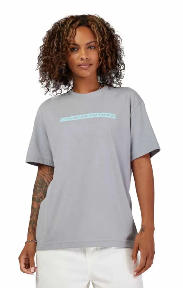 Fox W Elevated SS Tee Steel Gray FRONT FACING MODEL 
