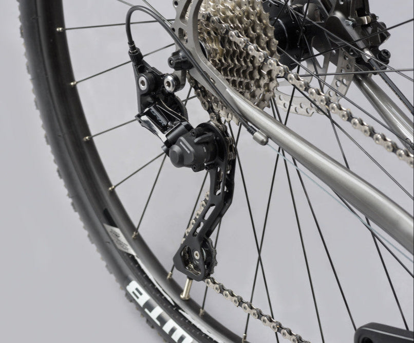 Genesis Croix de Fer 20 Flat Bar 700C Adventure Bike - Silver