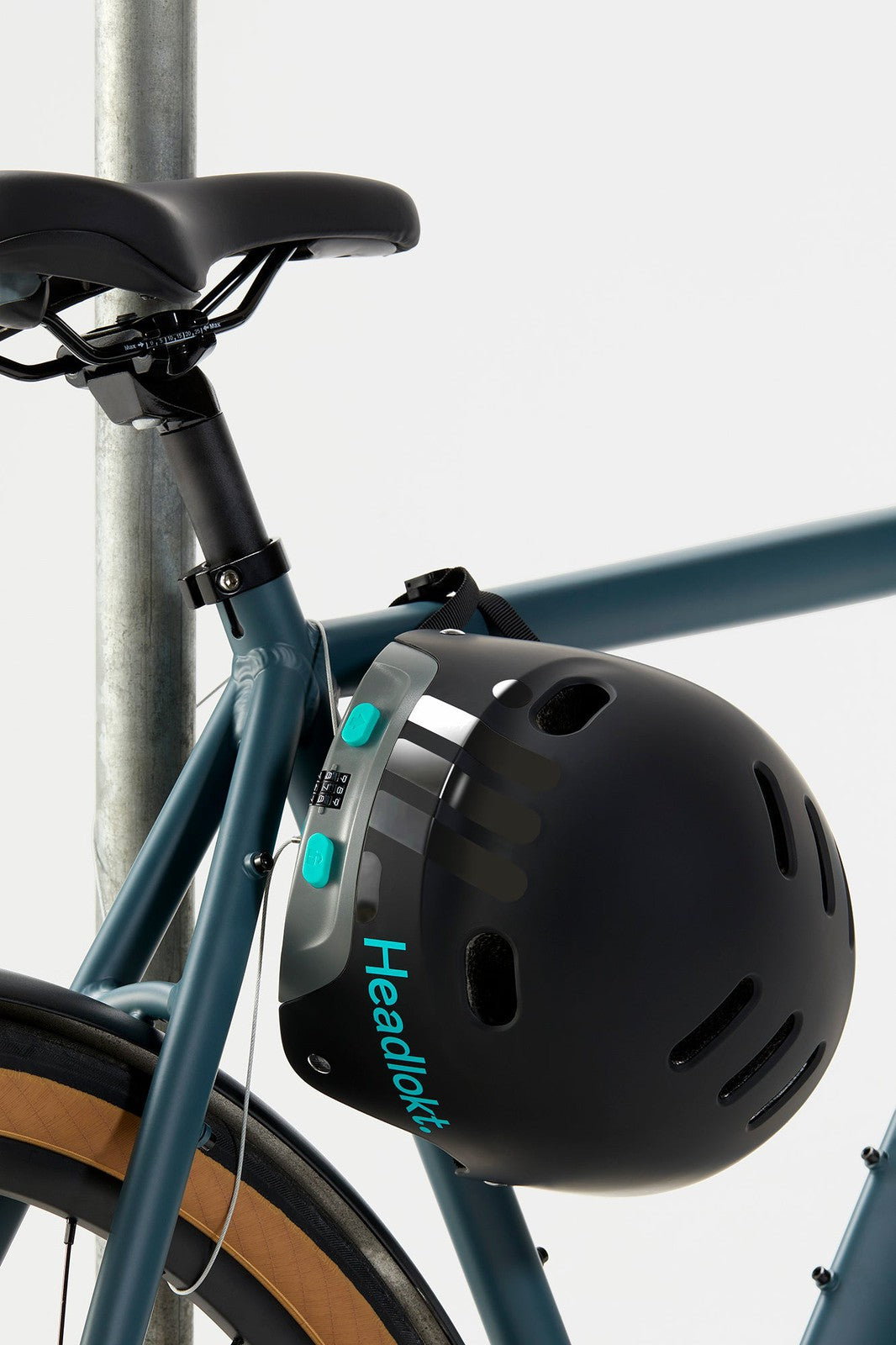 Headlokt Lockable Bike/Scooter Helmet Matte Black
