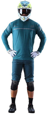 TLD SPRINT ULTRA SHORT- JUNGLE FRONT FACING MODEL