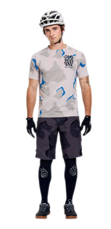 Troy Lee Designs Skyline Pro Short BN3TH Liner Flow Camo Carbon FRONT FACING MODEL