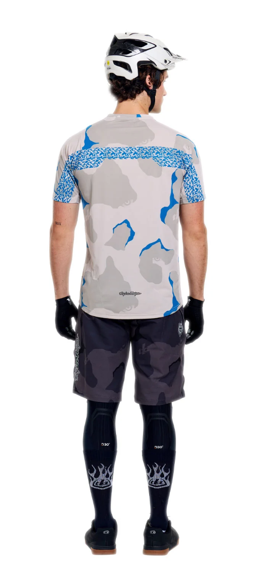 Troy Lee Designs Skyline Pro Short BN3TH Liner Flow Camo Carbon BACK FACING MODEL