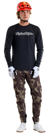 Troy Lee Designs SKYLINE LONG SLEEVE RIDE TEE SIGNATURE BLACK FRONT FACING MODEL