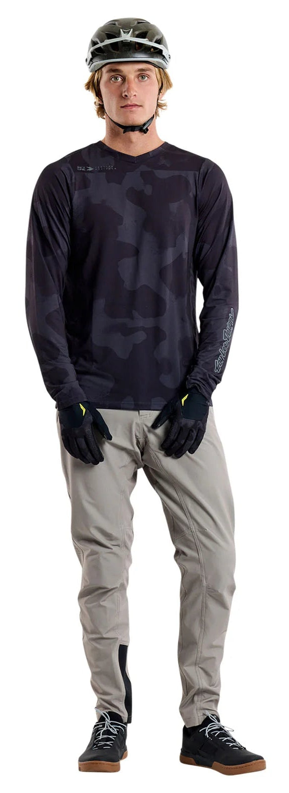 Troy Lee Designs SKYLINE LS JERSEY SCRUBLAND BLACK FRONT FACING MODEL
