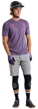 Troy Lee Designs SKYLINE SS JERSEY RADIOSCAPE DEEP PURP FRONT FACING MODEL