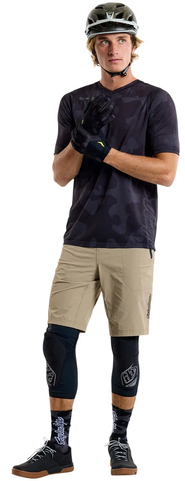 Troy Lee Designs SKYLINE SS JERSEY SCRUBLAND BLACK FRONT FACING MODEL