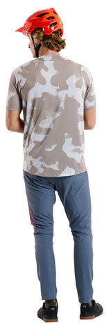 Troy Lee Designs SKYLINE SS JERSEY SCRUBLAND TIMBER BACK FACING MODEL