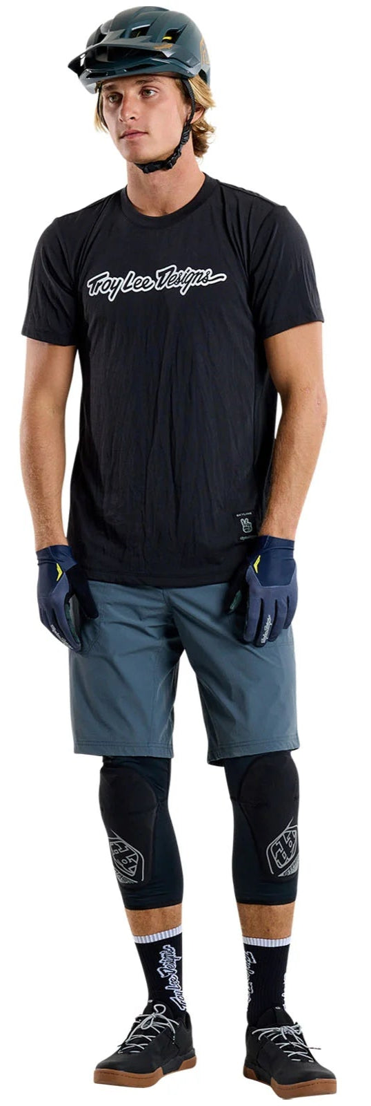 Troy Lee Designs SKYLINE TRAIL SHORT SHELL MONO STEEL BLUE FRONT FACING MODEL