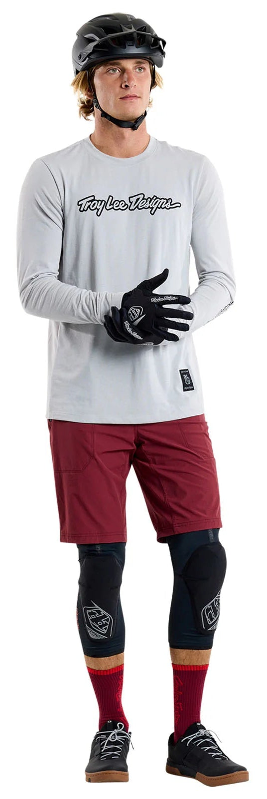 Troy Lee Designs SKYLINE TRAIL SHORT SHELL MONO OXBLOOD FRONT FACING MODEL