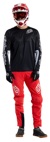 Troy Lee Designs SPRINT JERSEY MONO BLACK FRONT FACING MODEL
